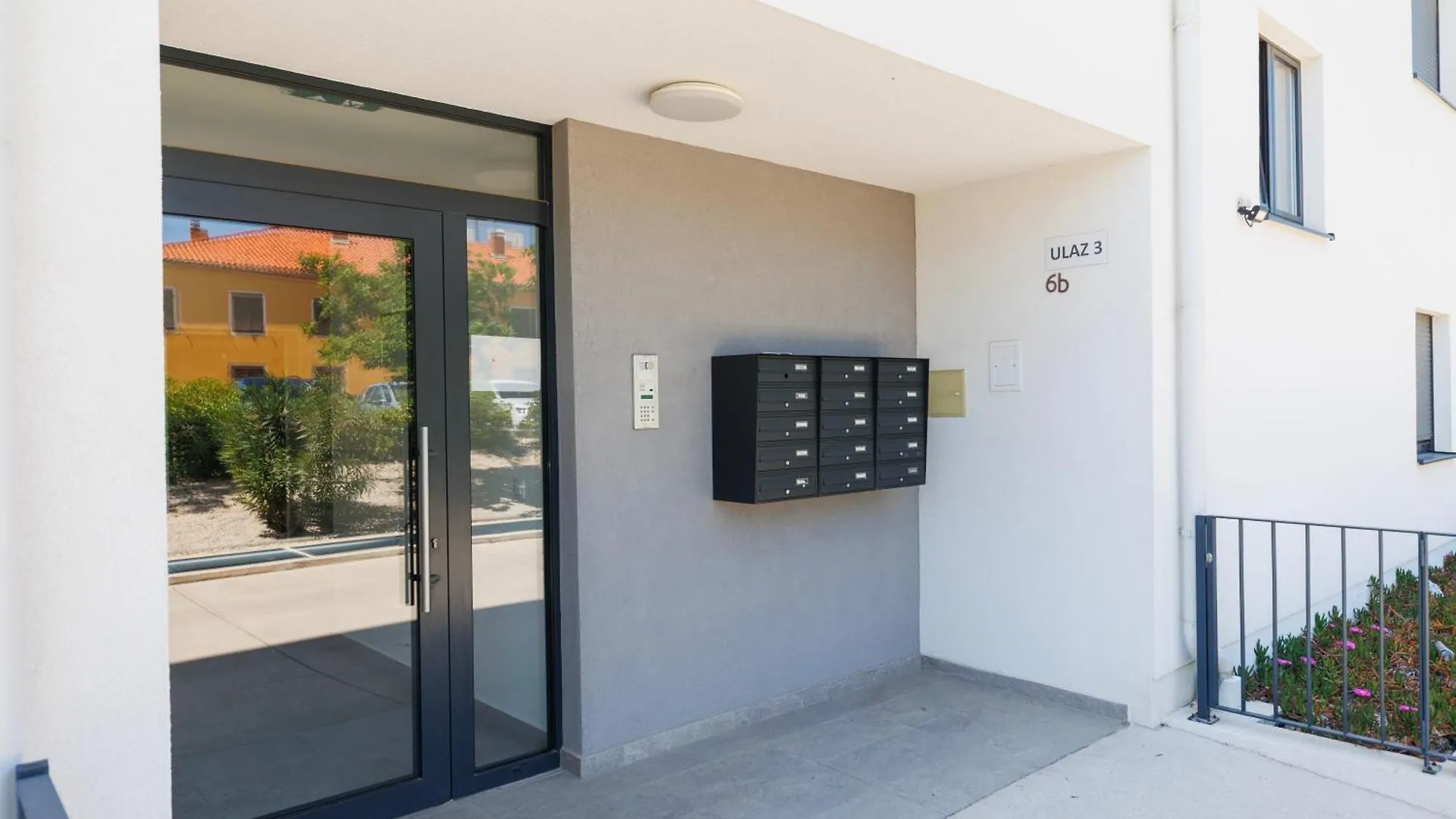 Apartment Zora By Belmont Realty زادار